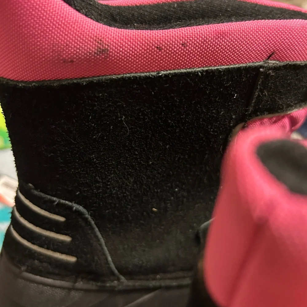 NWT Totes Pink and Black Kids Snow Boots Big Girl’s Size 5